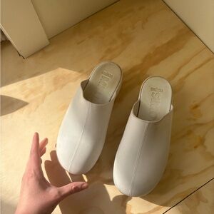 Melissa Simons Women's Off-White Mules clogs